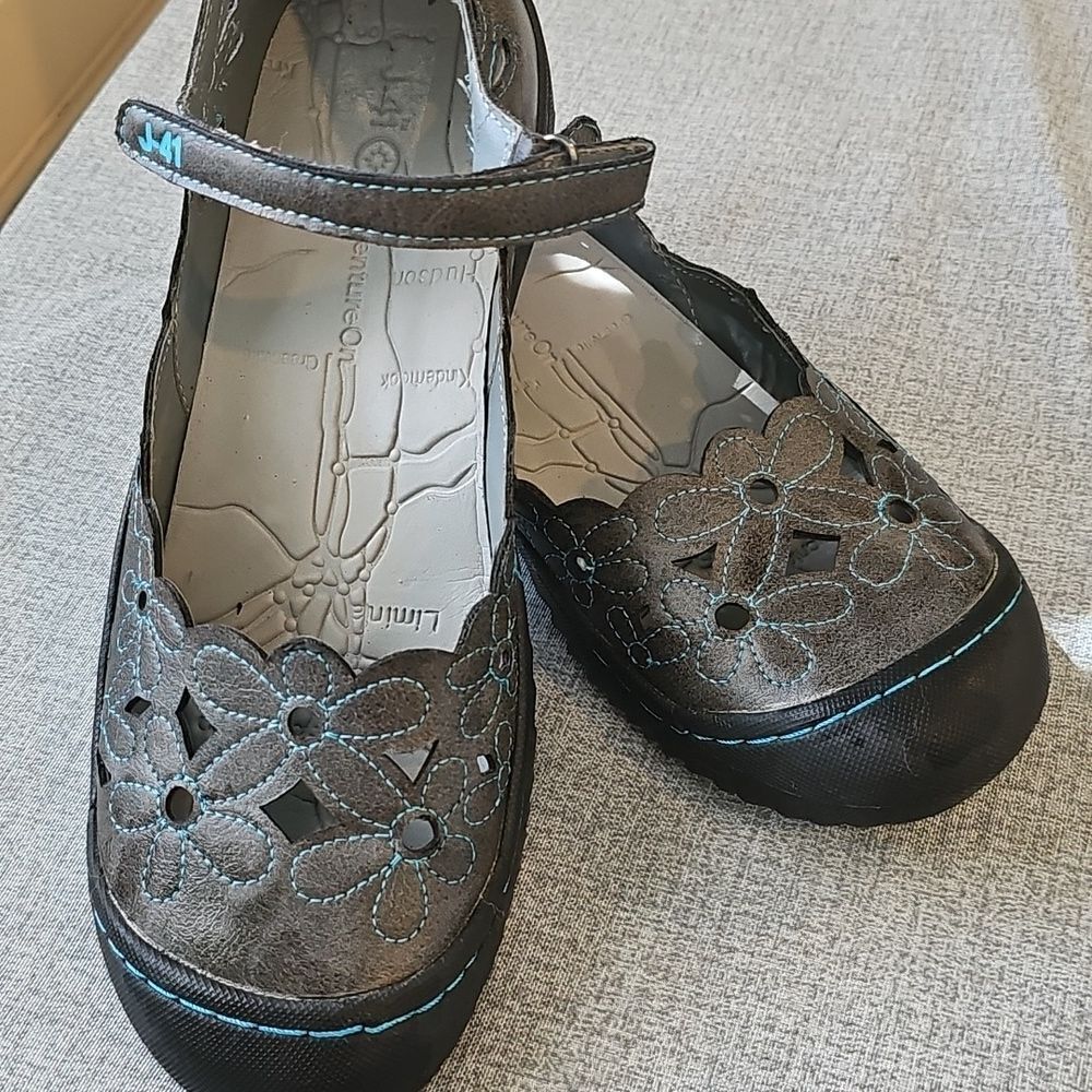 J-41 floral cutouts out Mary Jane style flats size 9.5- dark grey/black
